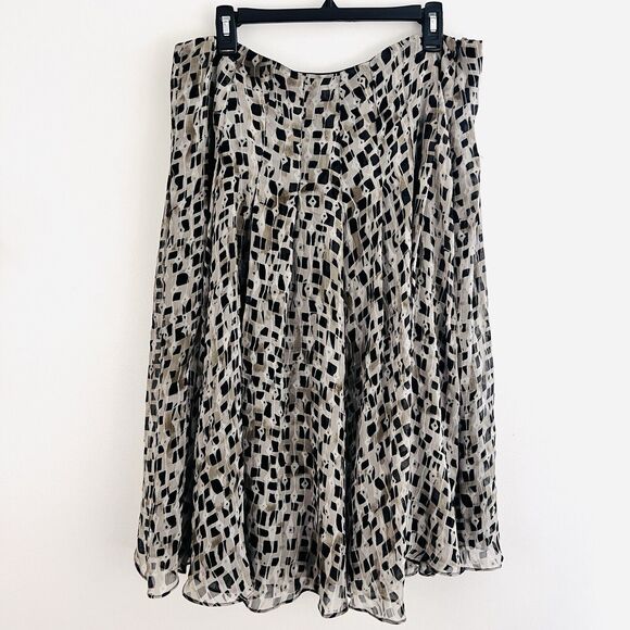 Jones New York Dresses & Skirts - Jones New York Black & Gray Geometric Chiffon Overlay Flare Skirt ~ Size 14